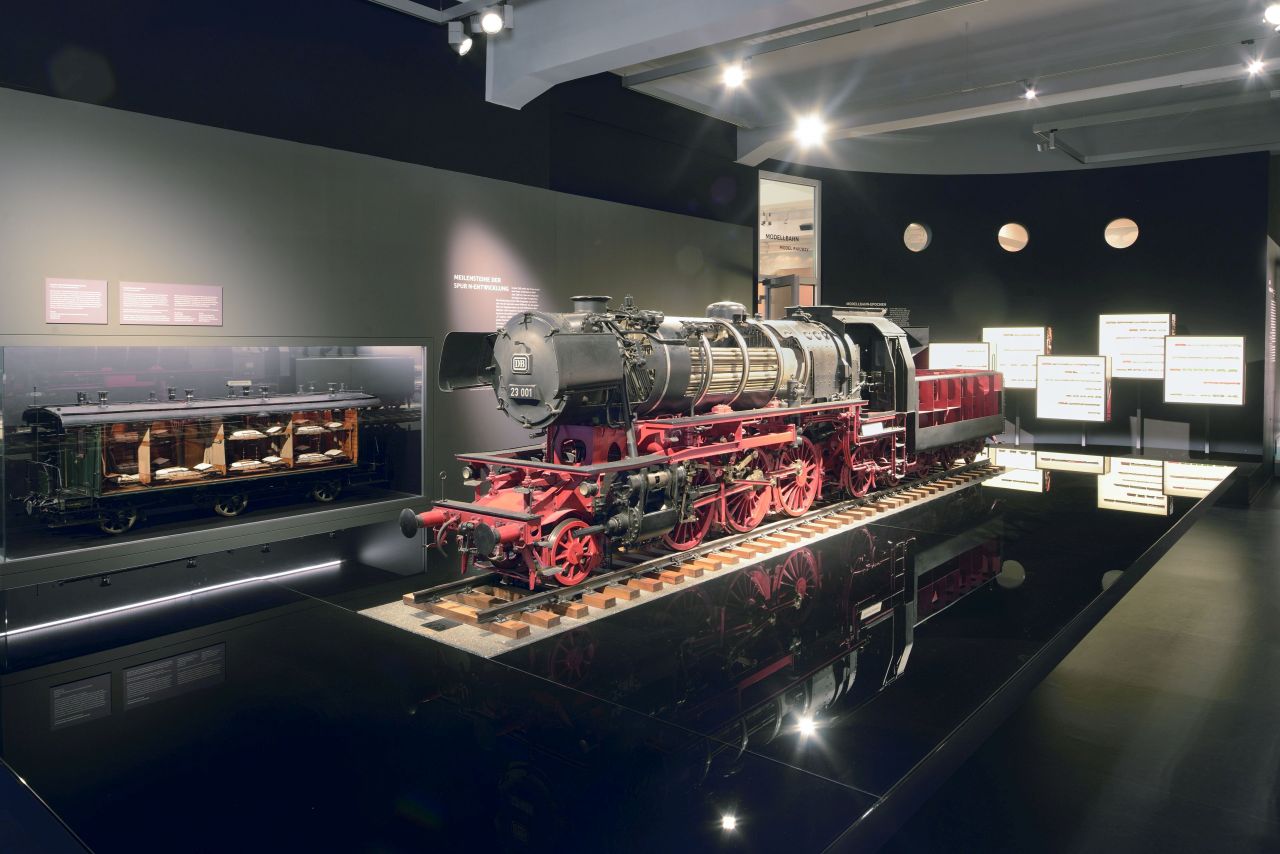 Ein Modell einer Dampflok, ausgestellt im Museum