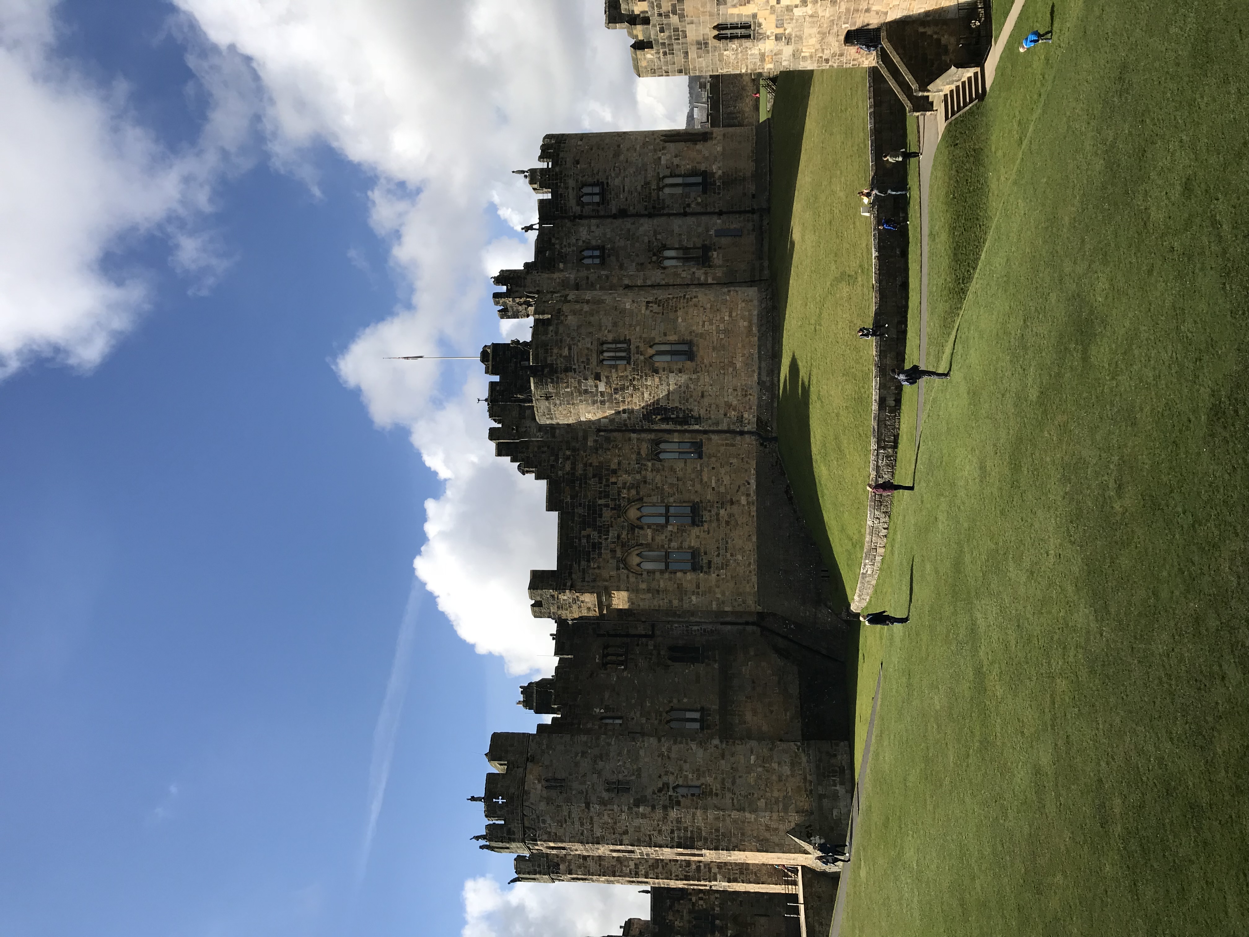 Ein altes Schloss in Großbritannien im Sonnenschein